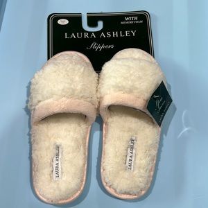 Sap collection Laura Ashley white/cream with memory foam with light pink trim